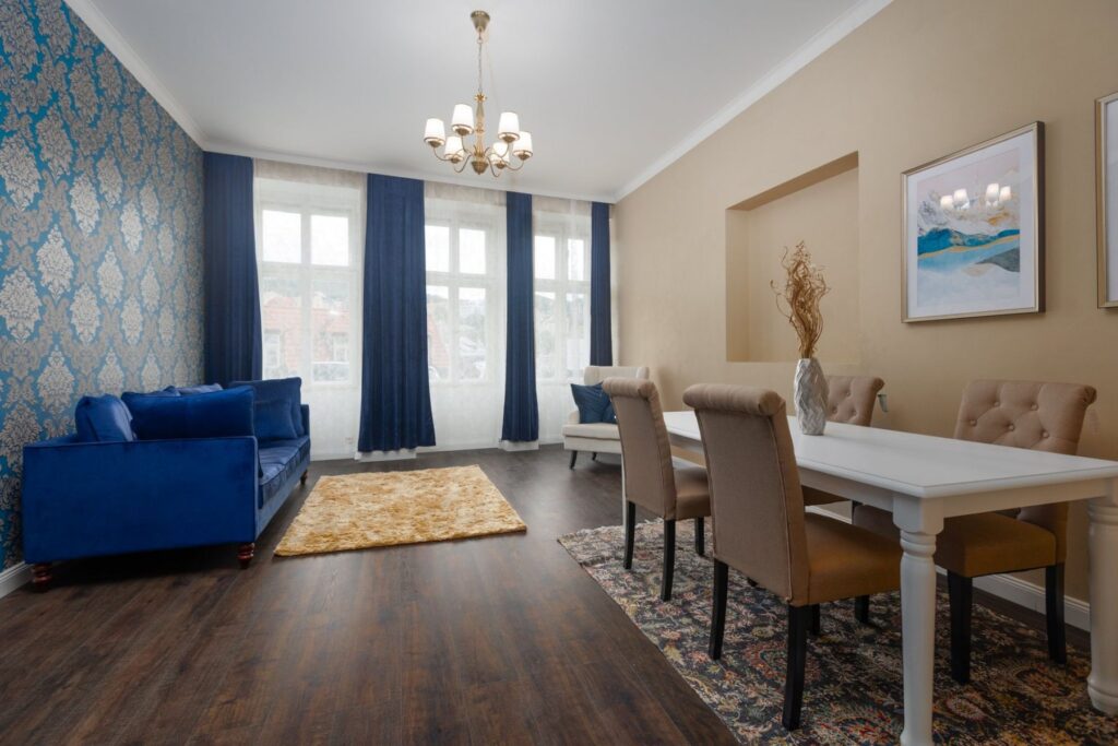 Prodej, Byty 1+1, 49m2 s terasou 25 m2 – Karlovy Vary
