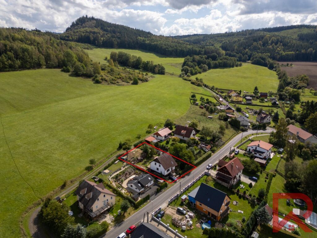 Prodej rodinného domu 5+1, pozemek 900 m&sup2;  Sedlečko u Karlových Varů