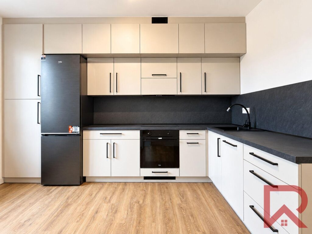 Pronájem moderního bytu 2+1 s balkonem, 54 m&sup2;  Západní, Karlovy Vary – 2+1 – Karlovy Vary – prodej nemovitosti